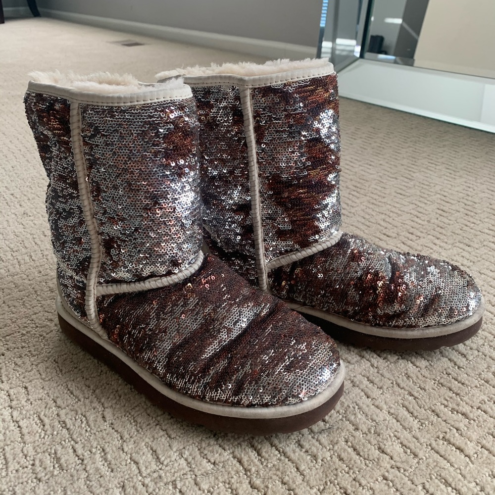 Ugg sparkle gold classic short boot size 8